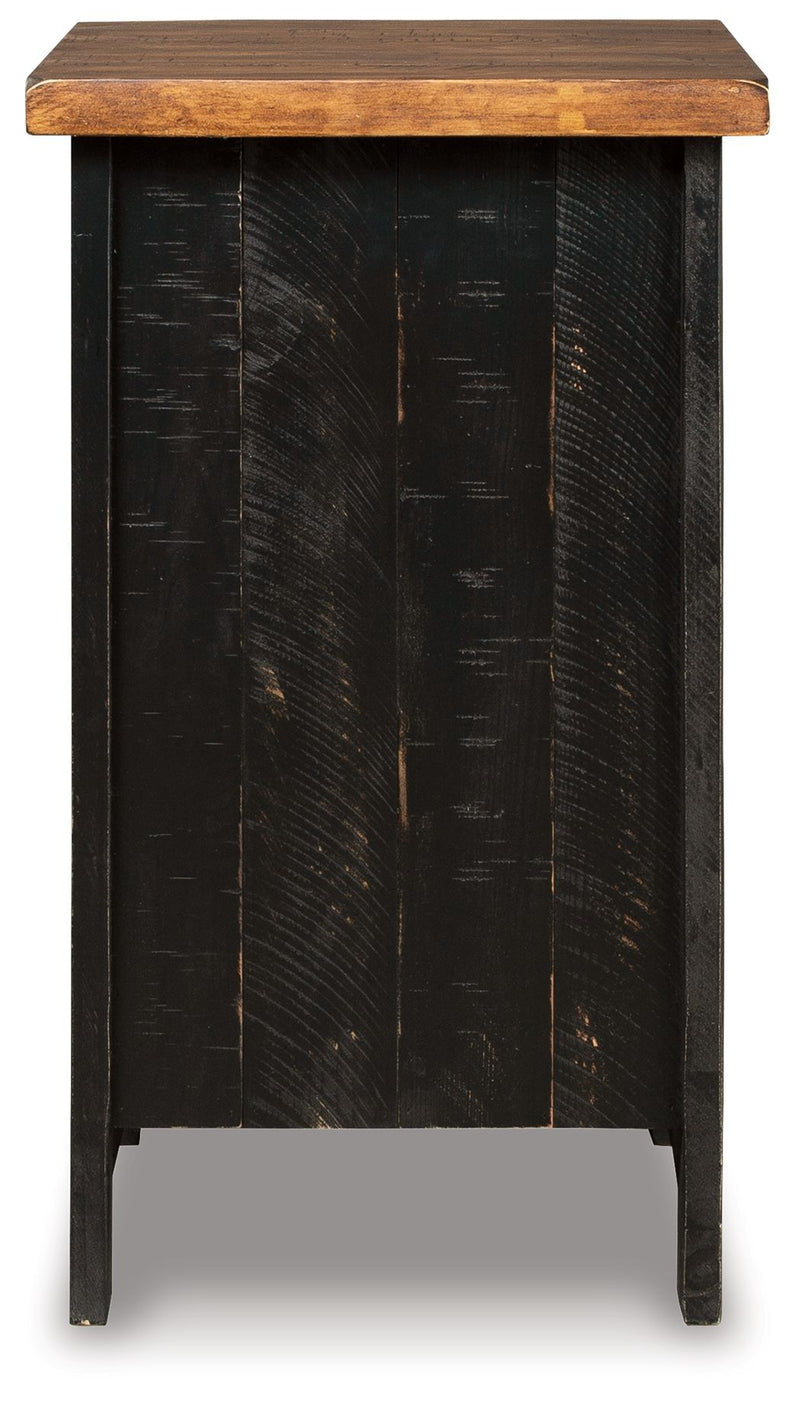 Valebeck - Chair Side End Table - Black / Brown