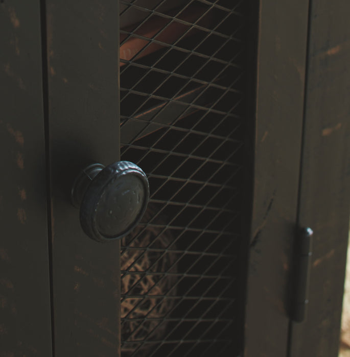 Valebeck - Chair Side End Table - Black / Brown