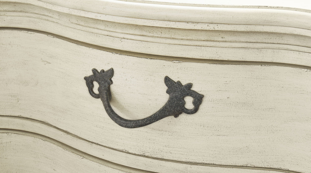 Arlendyne - Five Drawer Chest - Antique White